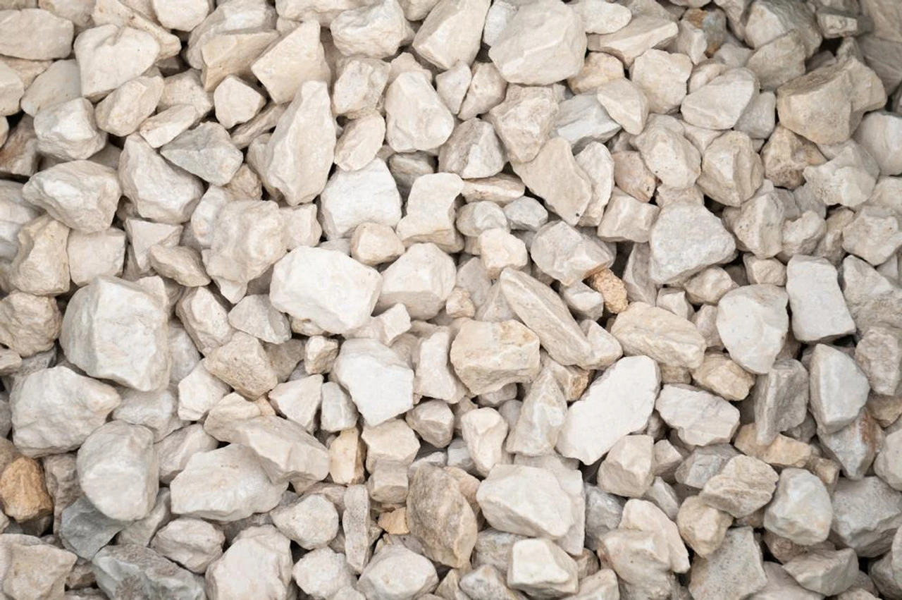 Cotswold Buff 10-20mm Chippings Bulk Bag 2 Cotswold Buff 10-20mm Chippings Bulk Bag - Image 2