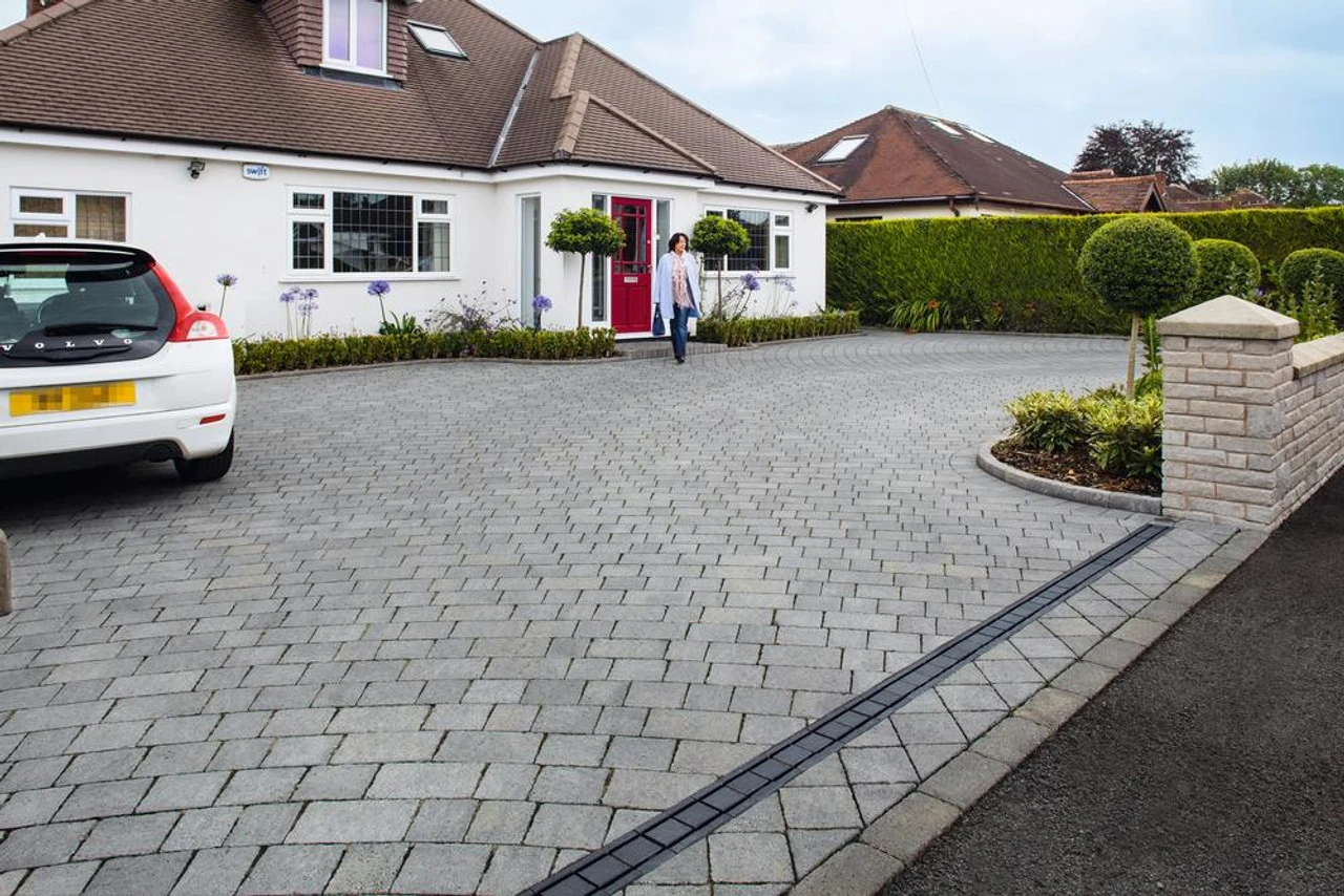 Drivesett Tegula Concrete Paving Pennant Grey 240 X 160 X 50mm (10.91m2) 1 Drivesett Tegula Concrete Paving Pennant Grey 240 X 160 X 50mm (10.91m2)