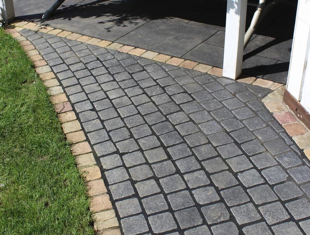 Talasey Cobblestone Ebony Limestone Cobble Paving Project Pack X 25-50mm (15m2) 2 Talasey Cobblestone Ebony Limestone Cobble Paving Project Pack X 25-50mm (15m2) - Image 2