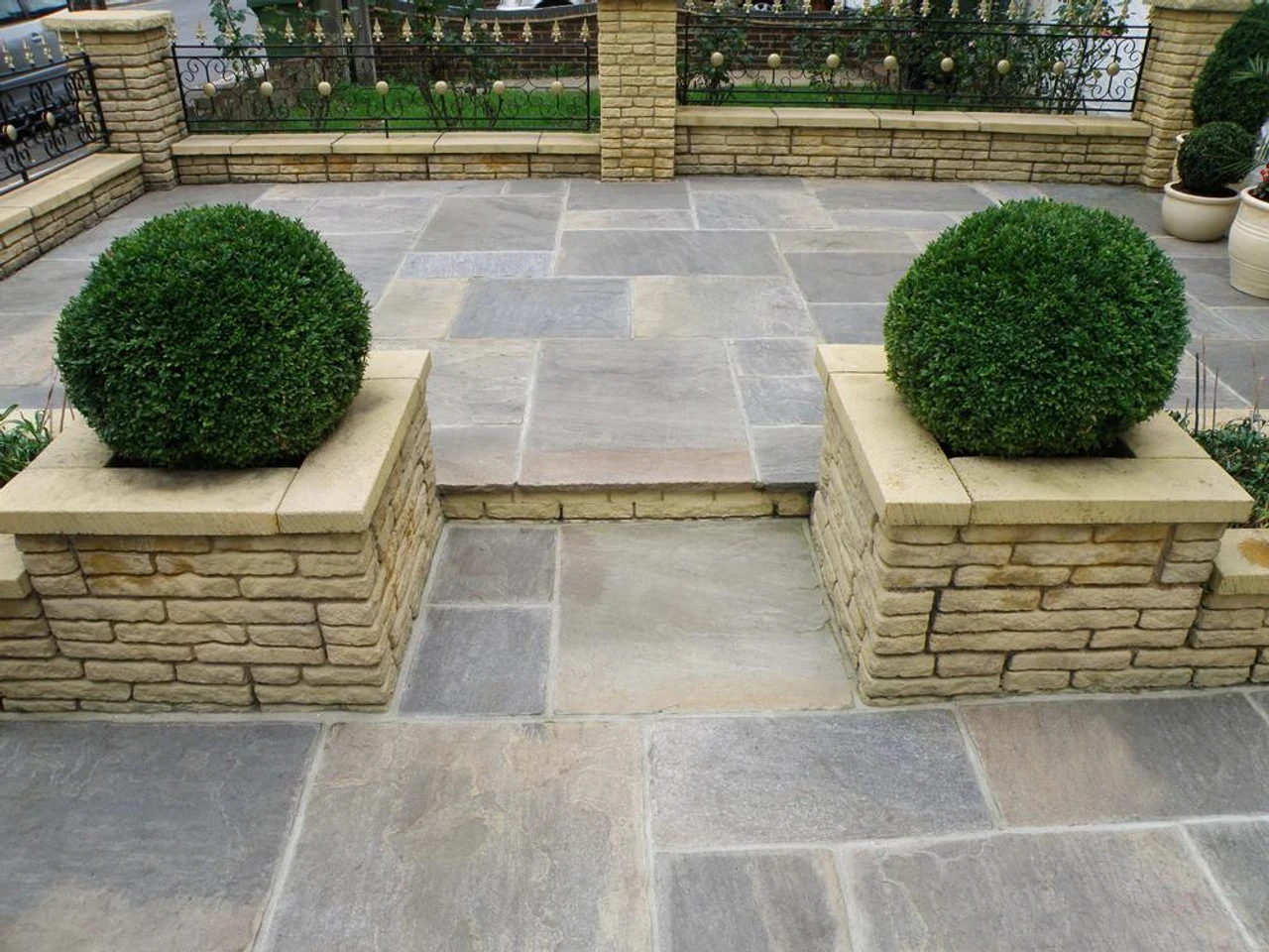 Talasey Classicstone Graphite Sandstone Paving Project Pack X 24mm (18.90m2) 1 Talasey Classicstone Graphite Sandstone Paving Project Pack X 24mm (18.90m2)