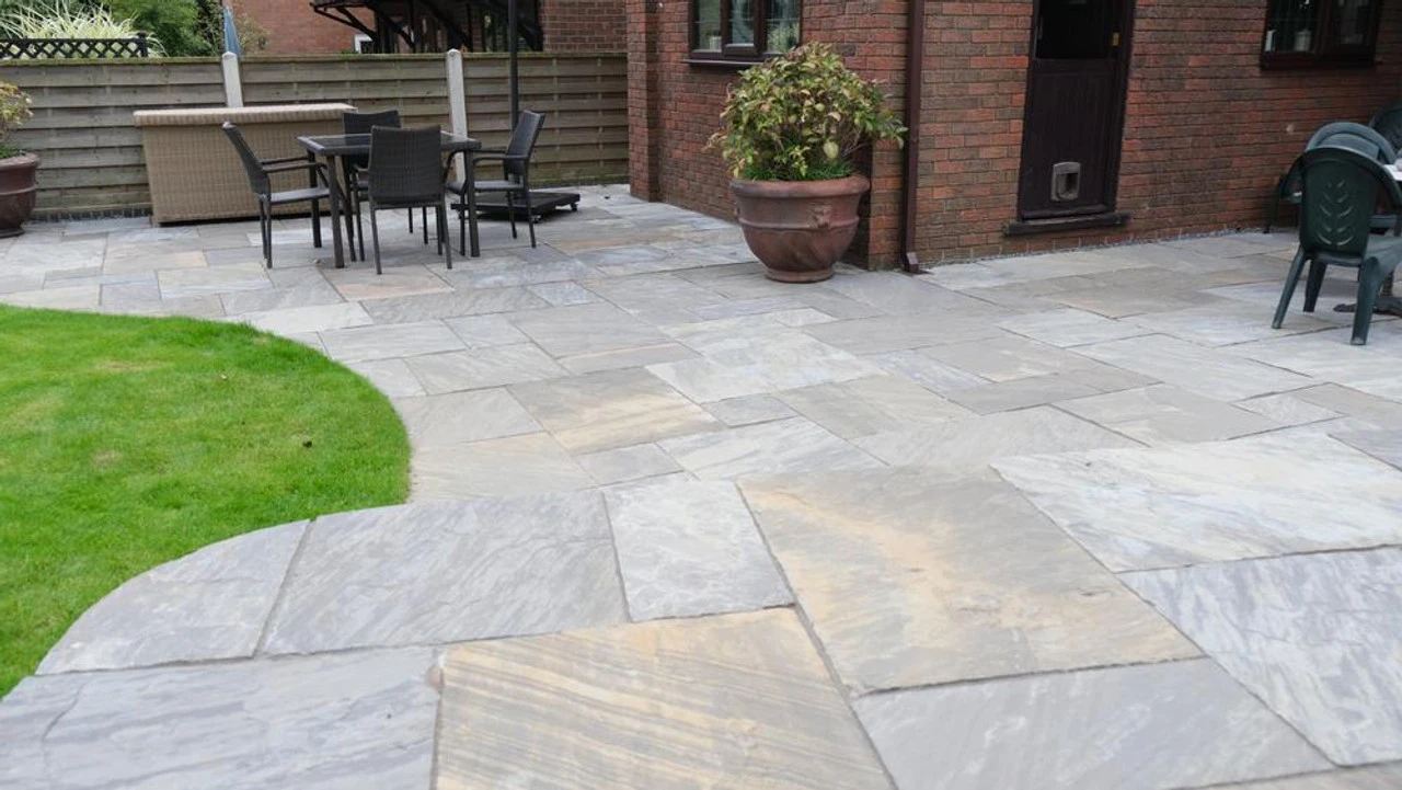 Talasey Classicstone Graphite Sandstone Paving Project Pack X 24mm (18.90m2) 2 Talasey Classicstone Graphite Sandstone Paving Project Pack X 24mm (18.90m2) - Image 2