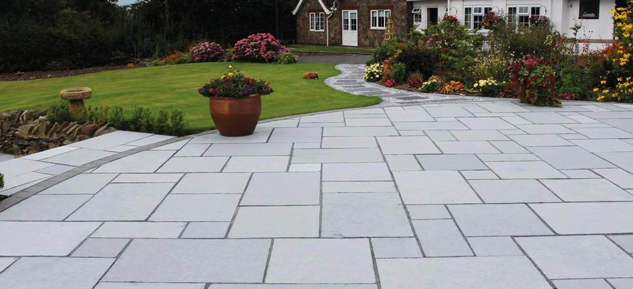 Talasey Classicstone Steel Blue Limestone Paving Project Pack X 24mm (18.90m2) 3 Talasey Classicstone Steel Blue Limestone Paving Project Pack X 24mm (18.90m2) - Image 3
